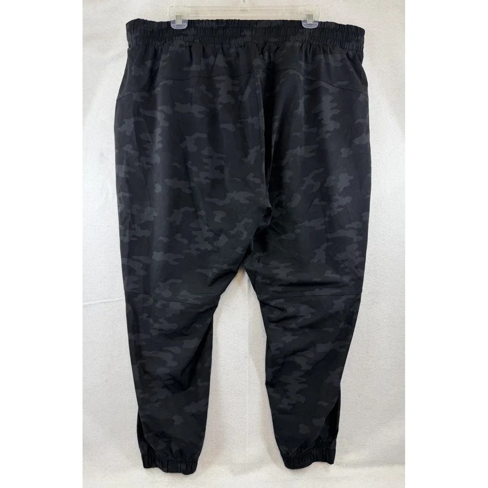 Fabletics The One Jogger Men's Performance Pants Black Camo XXL 2X, 40x27